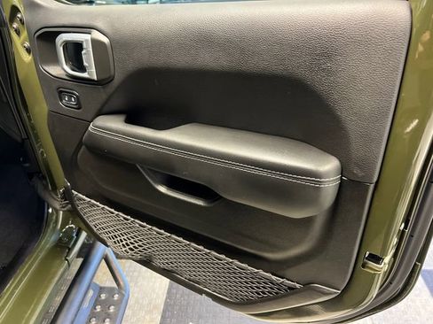Used 2022 Jeep Wrangler Unlimited Rubicon w/ LED Lighting Group AWD/4WD image 11