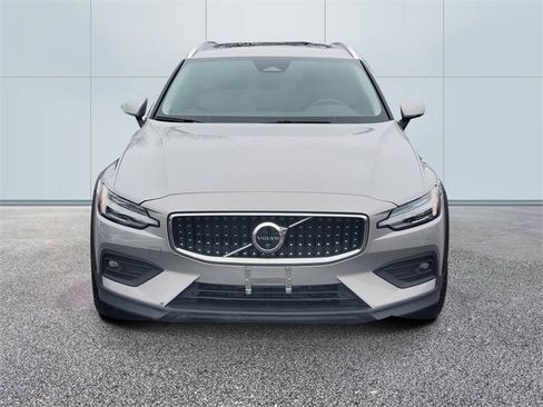Used 2025 Volvo V60 B5 Cross Country Plus image 2