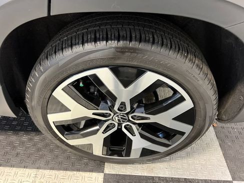 Certified 2023 Volkswagen Taos SEL AWD/4WD image 15