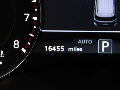 Used 2024 Nissan Armada Platinum w/ Captain's Chairs Package image 18