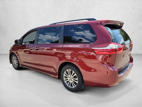 Used 2020 Toyota Sienna XLE w/ XLE Navigation Package FWD image 7