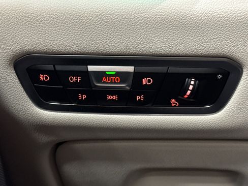 Used 2019 BMW X5 xDrive40i w/ M Sport Package image 32