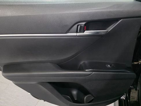 Used 2020 Toyota Camry SE FWD image 11
