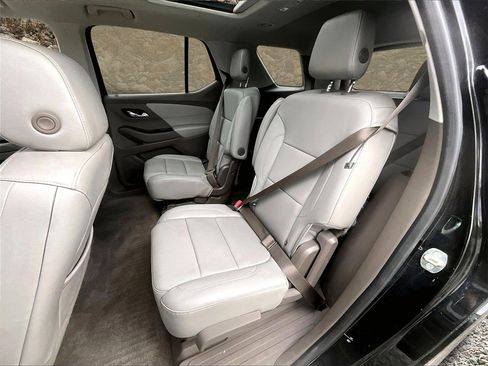 Used 2018 Chevrolet Traverse Premier image 24