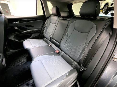 New 2026 Volkswagen Tiguan SE image 12