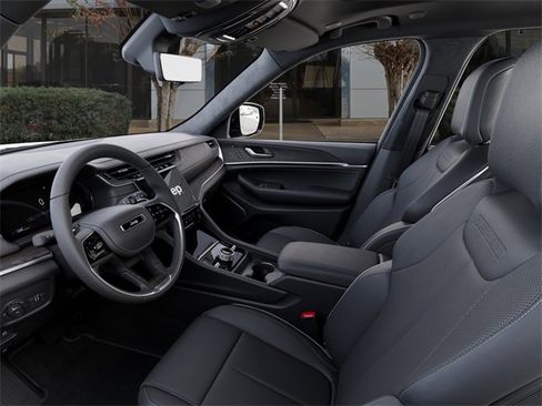 New 2025 Jeep Grand Cherokee Overland w/ Luxury Tech Group IV image 22