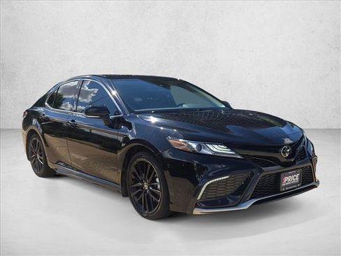 Used 2023 Toyota Camry XSE FWD image 3