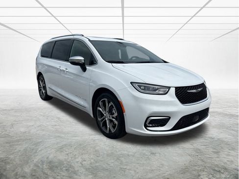New 2025 Chrysler Pacifica Pinnacle w/ Trailer Tow Group image 2