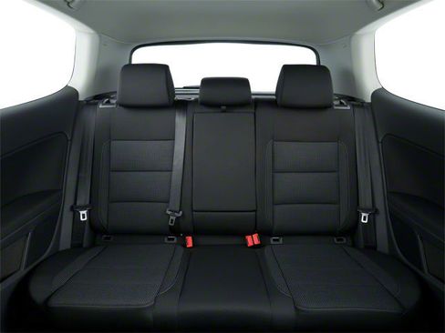 Used 2010 Volkswagen Golf 2-Door FWD image 15