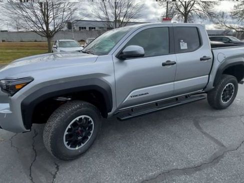 New 2025 Toyota Tacoma TRD Off-Road image 4