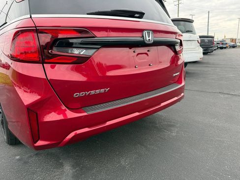 Used 2025 Honda Odyssey Sport-L image 8