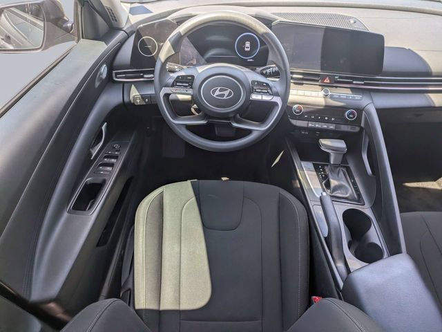 Used 2024 Hyundai Elantra SEL FWD image 15