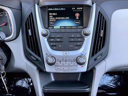 Used 2017 Chevrolet Equinox LT w/ Driver Confidence Package II image 9