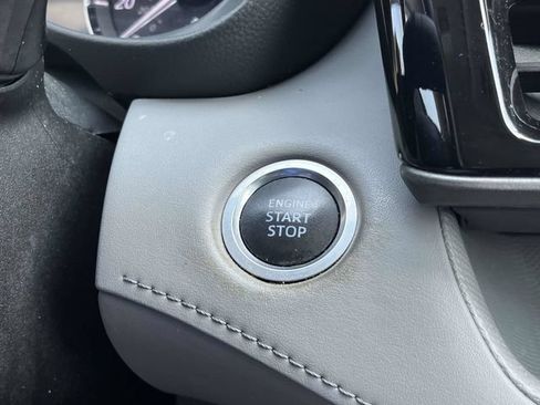 Used 2021 Toyota Highlander XLE AWD/4WD image 35
