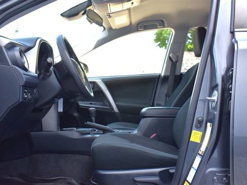 Used 2018 Toyota RAV4 LE w/ All Weather Liner Package AWD/4WD image 10