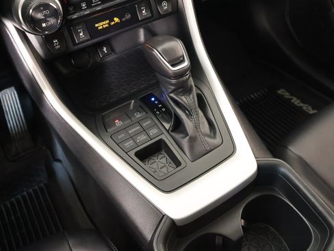 Used 2020 Toyota RAV4 XLE Premium AWD/4WD image 8