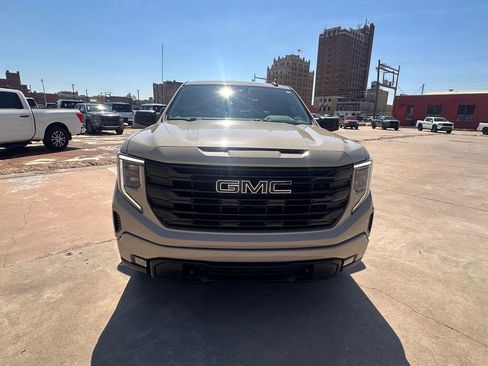 Used 2022 GMC Sierra 1500 Elevation w/ LPO, Elevation Black Package image 9