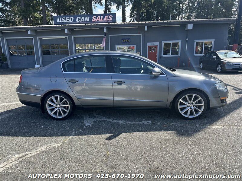 Used 2008 Volkswagen Passat VR6 FWD image 8