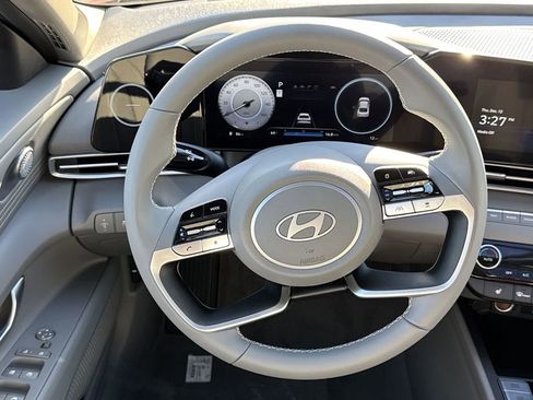 New 2025 Hyundai Elantra SEL FWD image 23