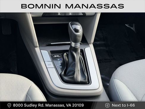 Used 2017 Hyundai Elantra SE image 18