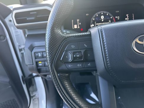 Used 2025 Toyota Tacoma SR image 13