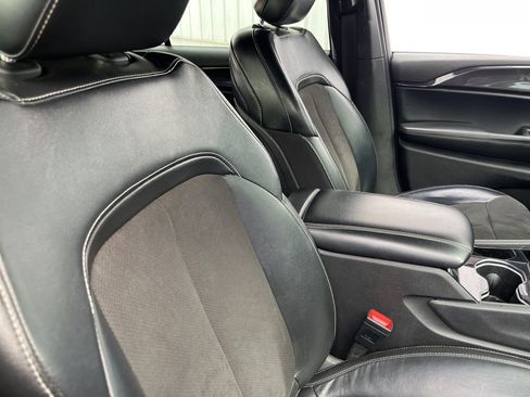 Used 2022 Jeep Grand Cherokee L Laredo image 47