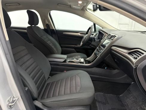 Used 2019 Ford Fusion SE FWD image 32
