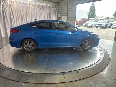 Used 2017 Hyundai Elantra SE FWD image 4