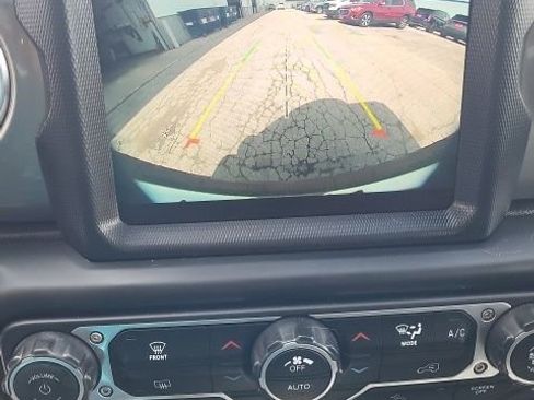 Used 2021 Jeep Wrangler Unlimited Sahara w/ Uconnect 4C Nav & Sound Group image 5