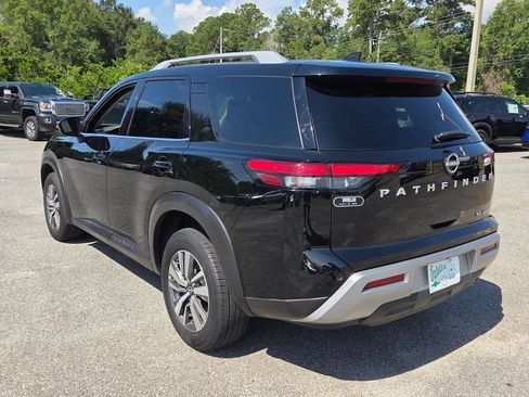 Used 2025 Nissan Pathfinder SL AWD/4WD image 9
