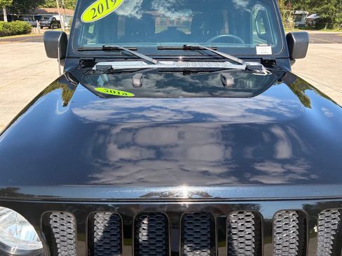 Used 2019 Jeep Wrangler Unlimited Sport S AWD/4WD image 13