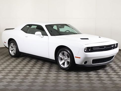 Used 2023 Dodge Challenger SXT image 2