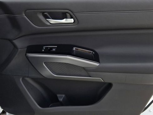New 2026 Nissan Pathfinder SL FWD image 8