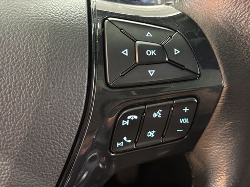 Used 2017 Ford Explorer XLT w/ Equipment Group 202A AWD/4WD image 26