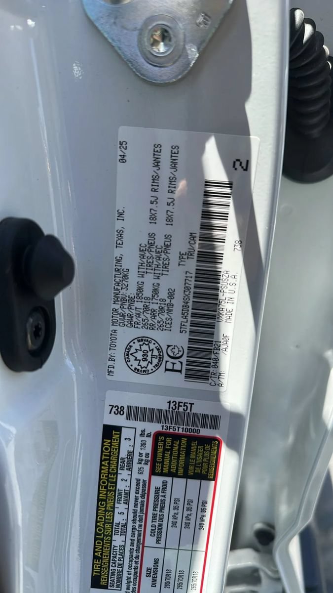 Used 2025 Toyota Tundra SR AWD/4WD image 36
