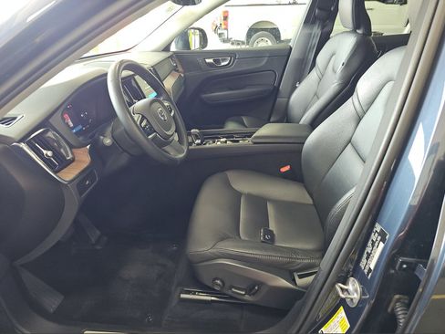 Used 2024 Volvo XC60 B5 Plus w/ Protection Package Premier AWD/4WD image 8