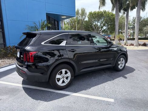 Used 2023 Kia Sorento LX FWD image 8