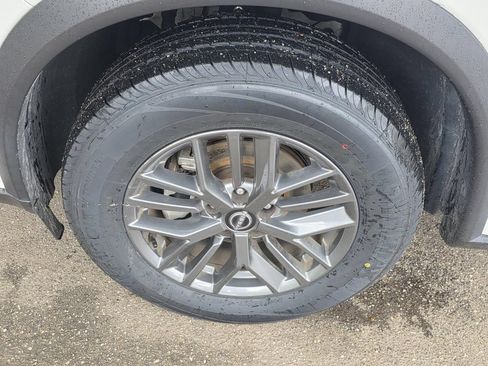 Used 2024 Nissan Rogue S FWD image 31