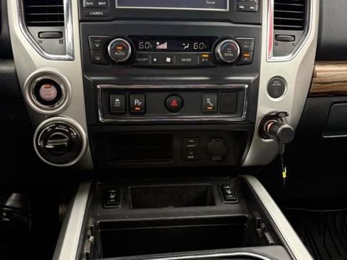 Used 2017 Nissan Titan SL AWD/4WD image 9
