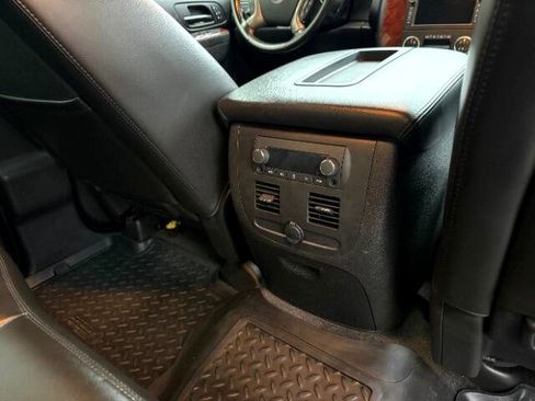 Used 2011 Chevrolet Avalanche LTZ image 7