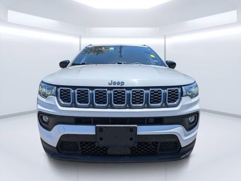 Used 2024 Jeep Compass Latitude AWD/4WD image 7