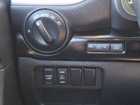 Used 2021 Nissan Titan SV w/ SV Convenience Package image 23