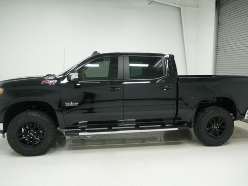 Used 2021 Chevrolet Silverado 1500 LT w/ Diesel Off-Road Package AWD/4WD image 6