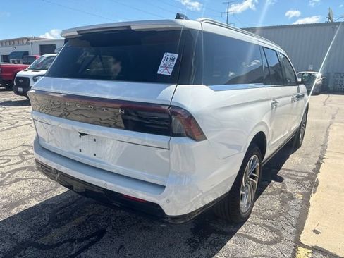 Used 2025 Lincoln Navigator L Reserve AWD/4WD image 4