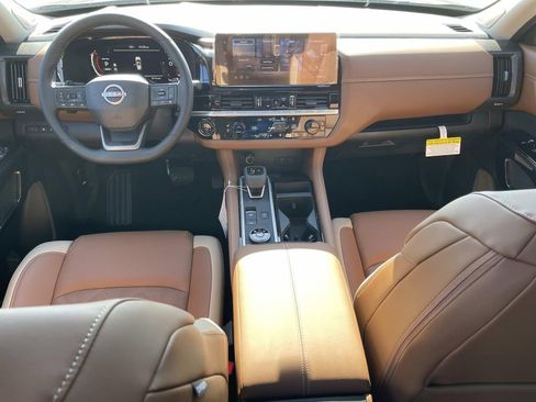 New 2026 Nissan Pathfinder Platinum AWD/4WD image 16