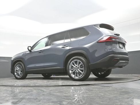 Used 2025 Toyota Grand Highlander AWD image 30