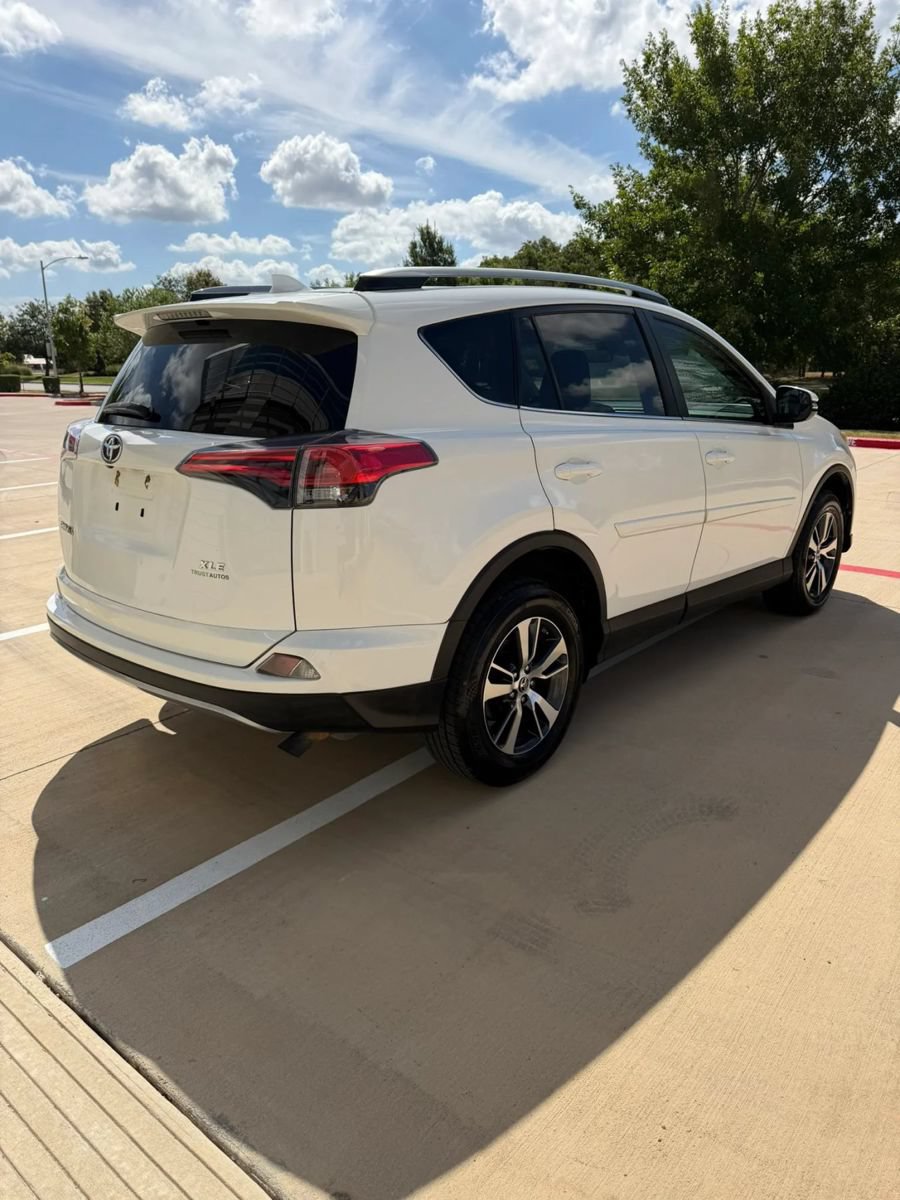 Used 2017 Toyota RAV4 XLE FWD image 6