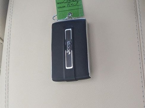 New 2025 Jeep Grand Cherokee Limited w/ Luxury Tech Group II image 30