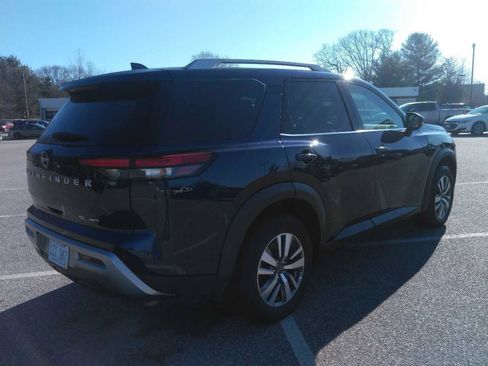 Used 2025 Nissan Pathfinder SL image 3