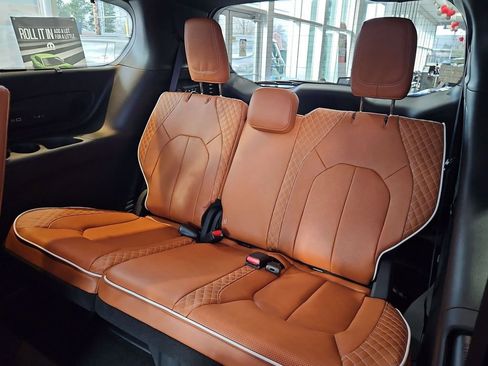 New 2026 Chrysler Pacifica Pinnacle w/ Trailer Tow Group image 33